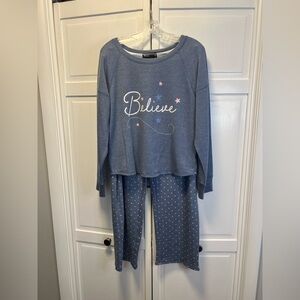 Merry Lane 2 Piece Pajama Set With “Believe “ Graphic On The Top  Women’s Large